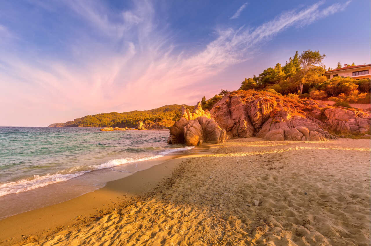 Οι καλύτερες παραλίες της Χαλκιδικής για οικογενειακές διακοπές - Βουρβουρού -Alpha Drive Rent a Car